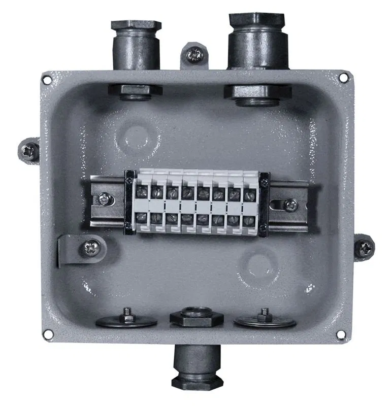 Коробка клеммная КЗНС-08 У2 8 зажимов IP65 (метал. вводы) Электротехник ET002543