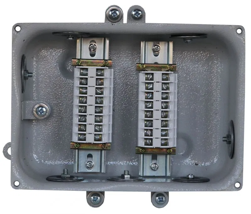 Коробка клеммная КЗНА-16 У2 16 зажимов IP54 (заглушка резиновая "пирамидка") Электротехник ET006949