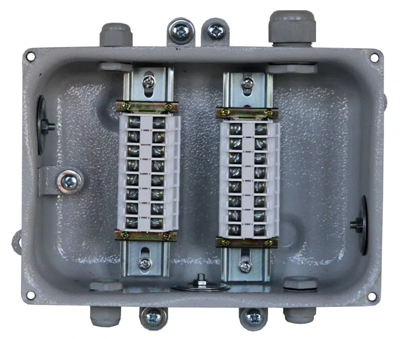 Коробка клеммная КЗНС-16 У2 16 зажимов IP54 (пластиковые вводы PG) Электротехник ET013203