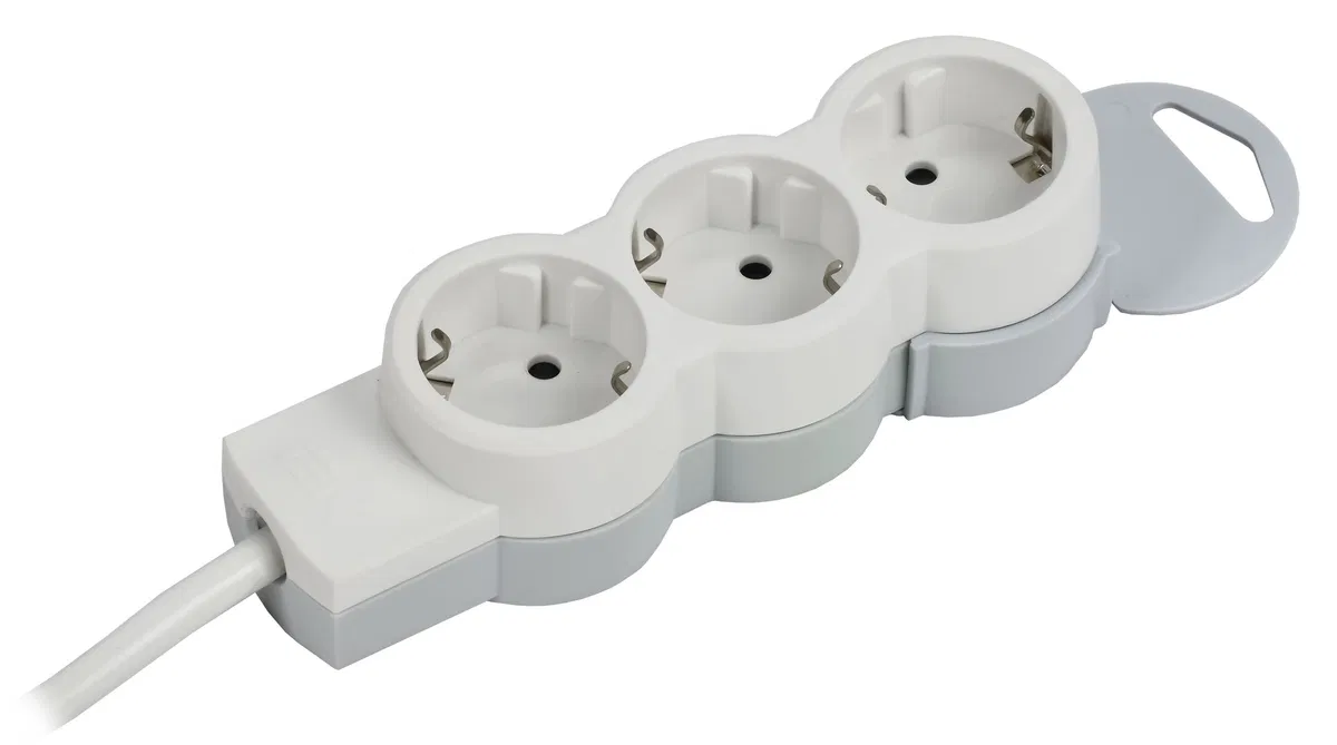 STANDARD Удлинитель У03 3 места 2P+PE 5м 3х1,5мм2 16А белый IEK 695003