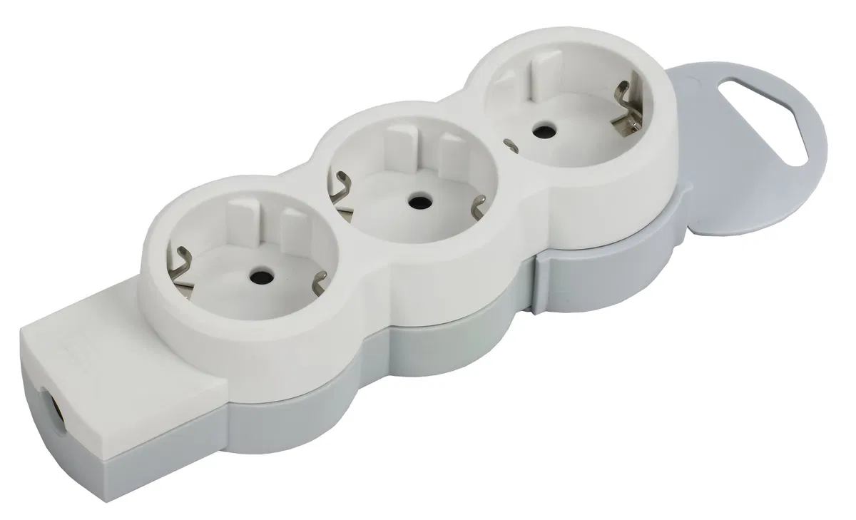 STANDARD Колодка для удлинителя с заземлением К03 3 места белая IEK 695004