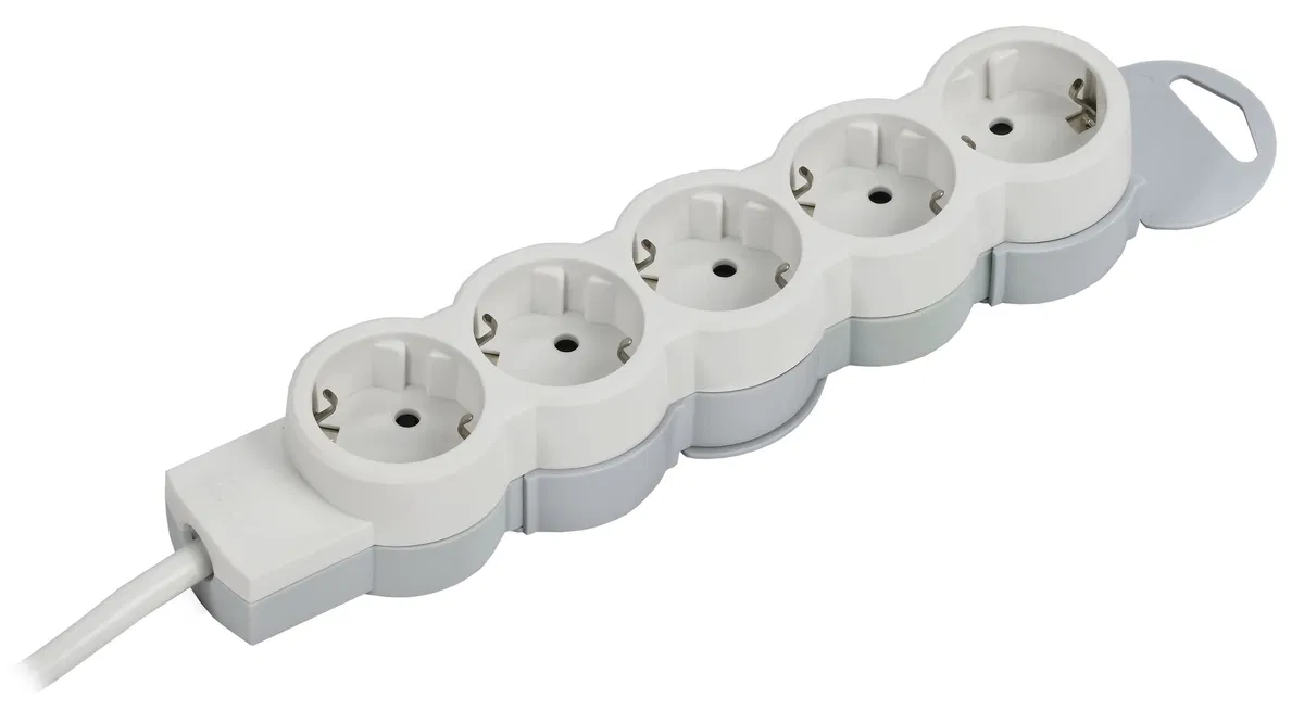 STANDARD Удлинитель У05 5 мест 2P+PE 5м 3х1,5мм2 16А белый IEK 695013
