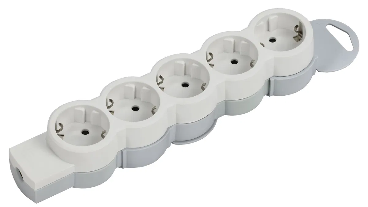 STANDARD Колодка для удлинителя с заземлением К05 5 мест белая IEK 695014