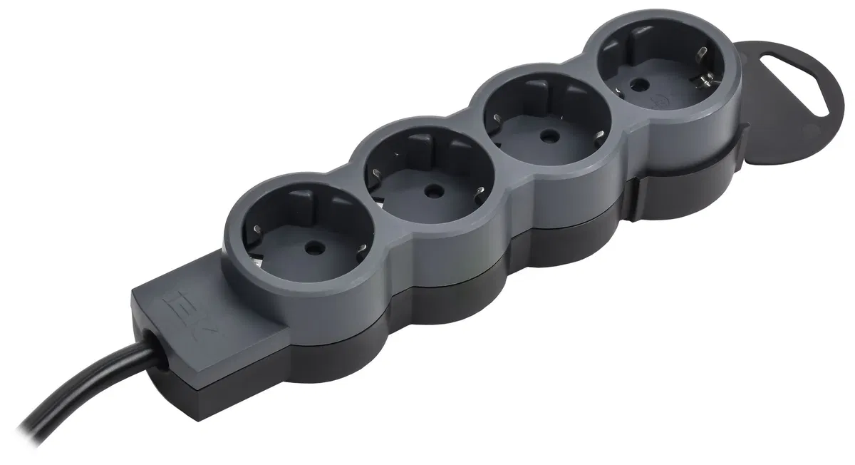 STANDARD Удлинитель У04 4 места 2P+PE 1,5м 3х1,5мм2 16А черный IEK 695025