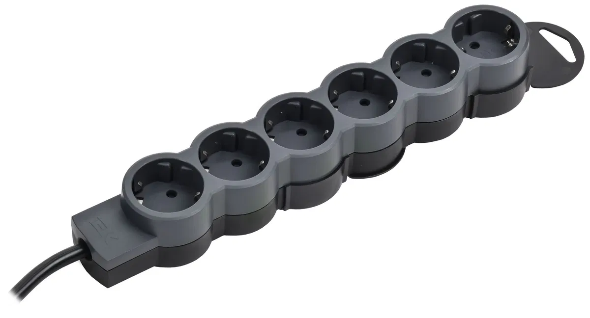 STANDARD Удлинитель У06 6 мест 2P+PE 1,5м 3х1,5мм2 16А черный IEK 695049