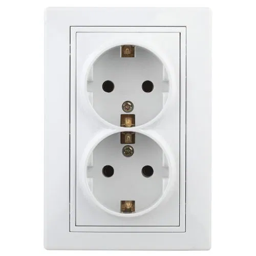 Розетка 2-м СП Plano 1Э-205-01 16А IP20 250В 2х2P+E Schuko без лапок бел. Intro Б0038830