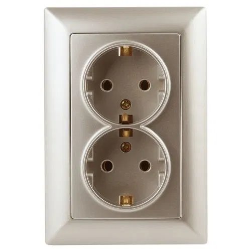Розетка 2-м СП Solo 4-205-04 16А 250В IP20 2х2P+E Schuko с заземл. шампань Intro Б0053676