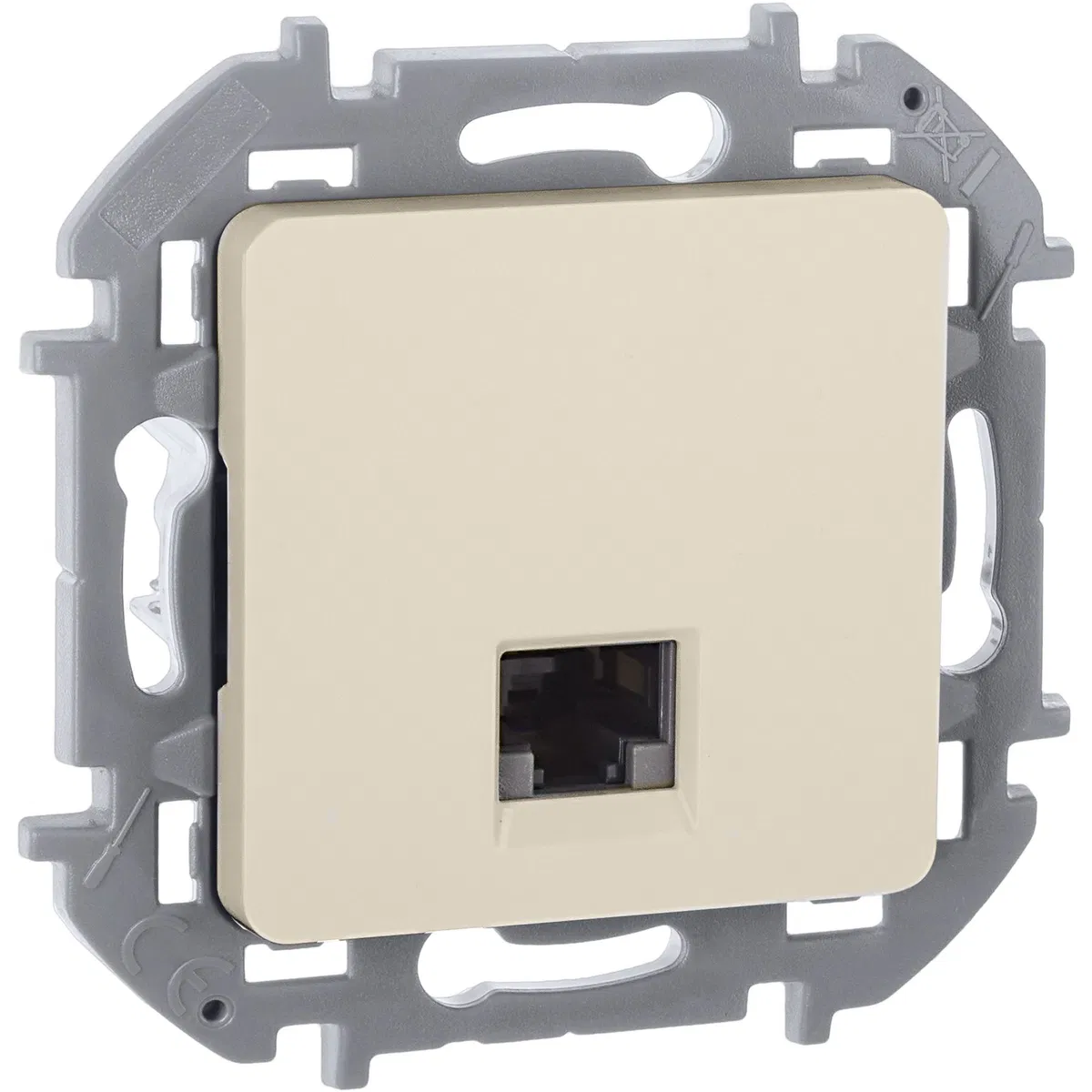 INSPIRIA Розетка компьютерная RJ45 категория 6 UTP слоновая кость 673831 Legrand