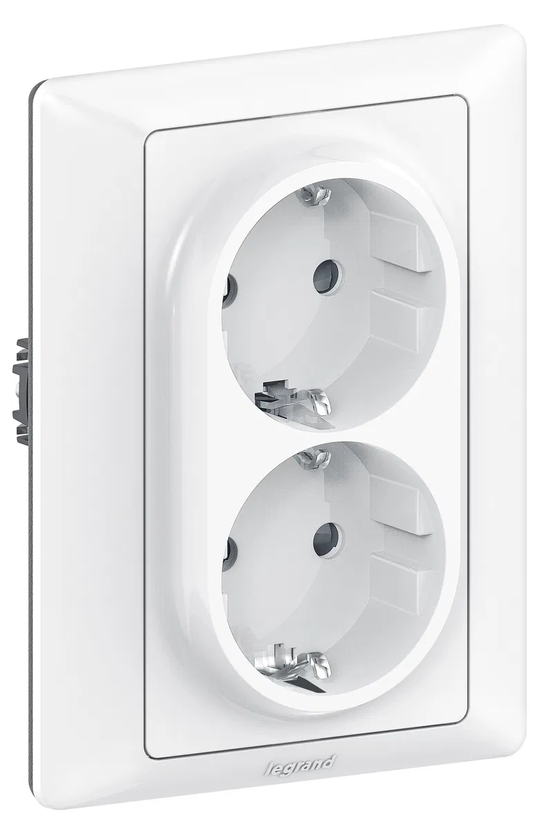 Valena IN'MATIC.Силовая розетка двойная 2х2К+З 16А 250В.С защитными шторками.Безвинтовые зажимы 753031 Legrand
