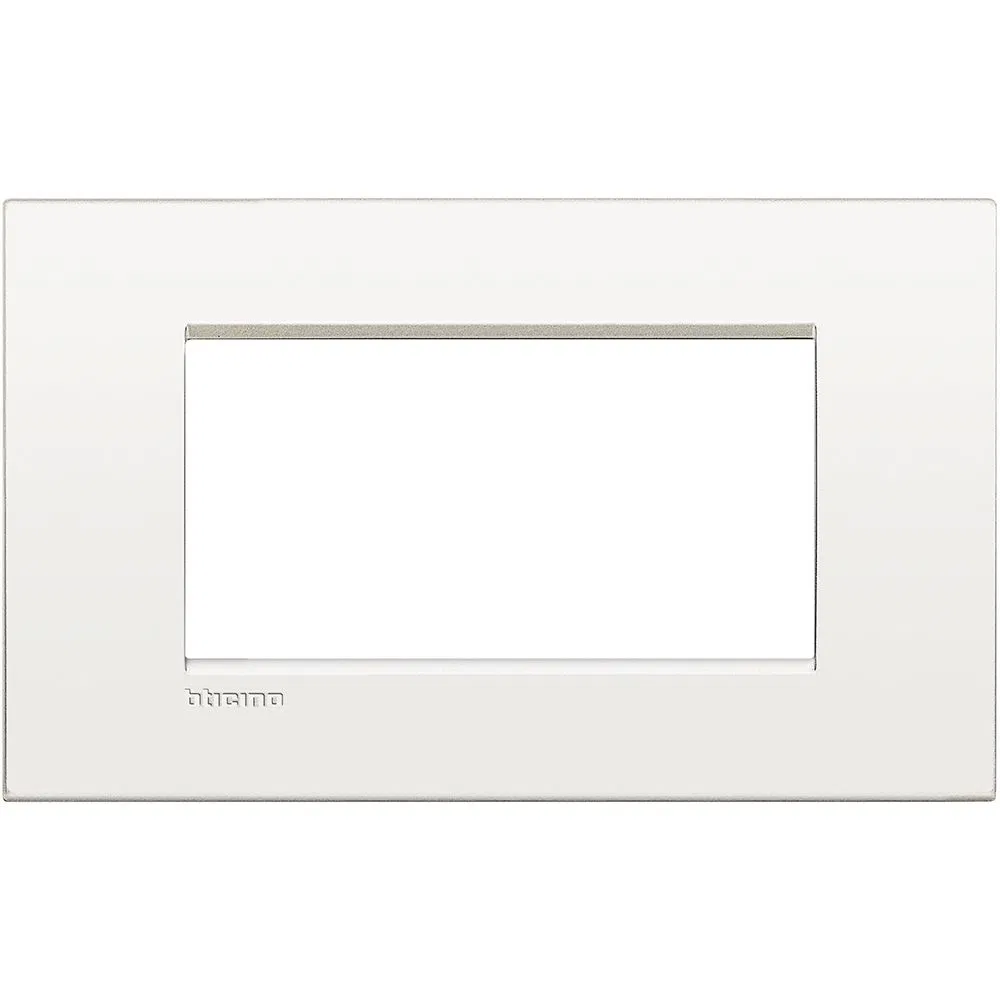 LivingLight Рамка AIR 4 модуля, цвет Белый LNC4804BN Legrand