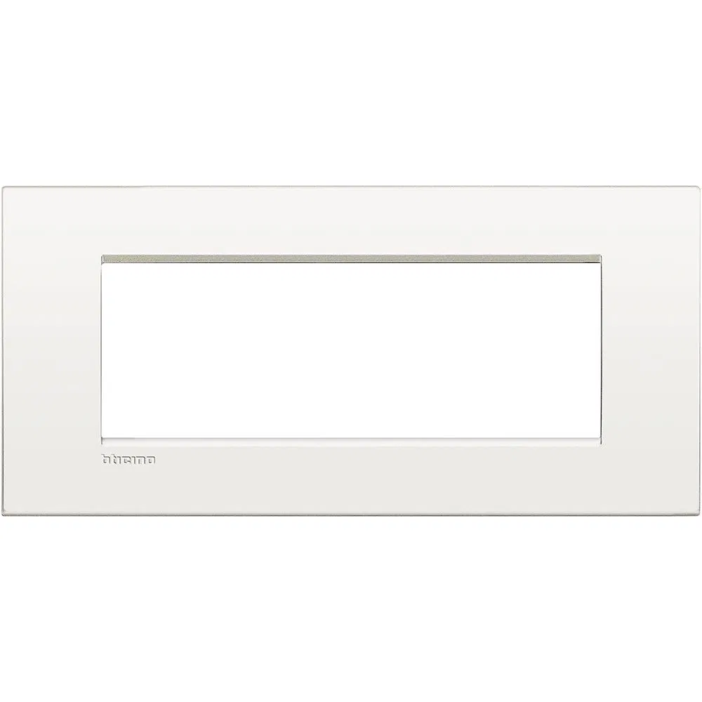 LivingLight Рамка AIR 7 модулей, цвет Белый LNC4807BN Legrand