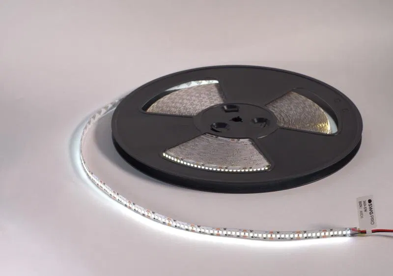 Лента потолочная SMD2835 204 LED/м 22 Вт/м 24В IP20 холод. бел. (уп.30м) SWG PRO 00-00007436