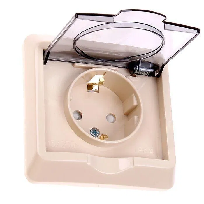 Розетка 1-м СП Этюд 16А IP44 250В с заземл. защ. шторки крем. SE PC16-044K Systeme Electric